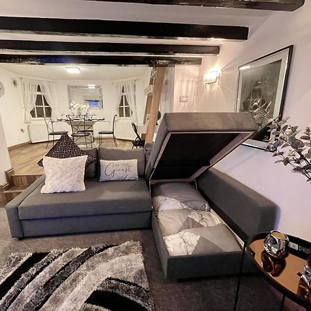 Tollgate House - Luxury Cozy Cottage - Huge Hot Tub - Alton Towers Cheadle  Kültér fotó