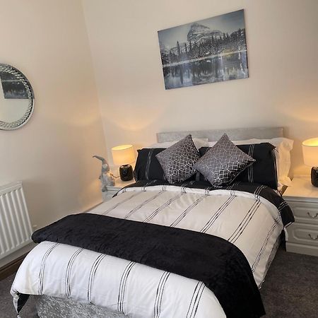 Tollgate House - Luxury Cozy Cottage - Huge Hot Tub - Alton Towers Cheadle  Kültér fotó