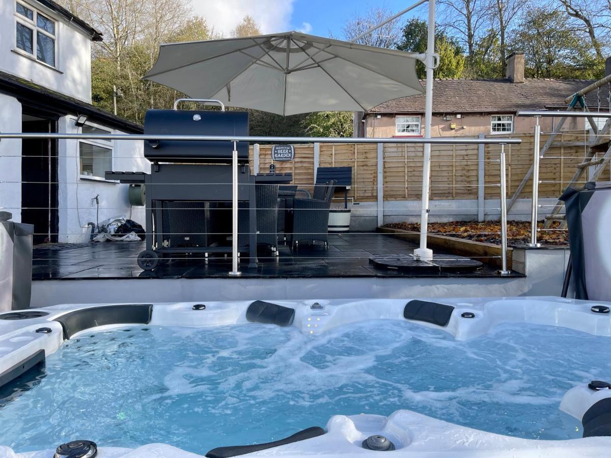 Tollgate House - Luxury Cozy Cottage - Huge Hot Tub - Alton Towers Cheadle  Kültér fotó