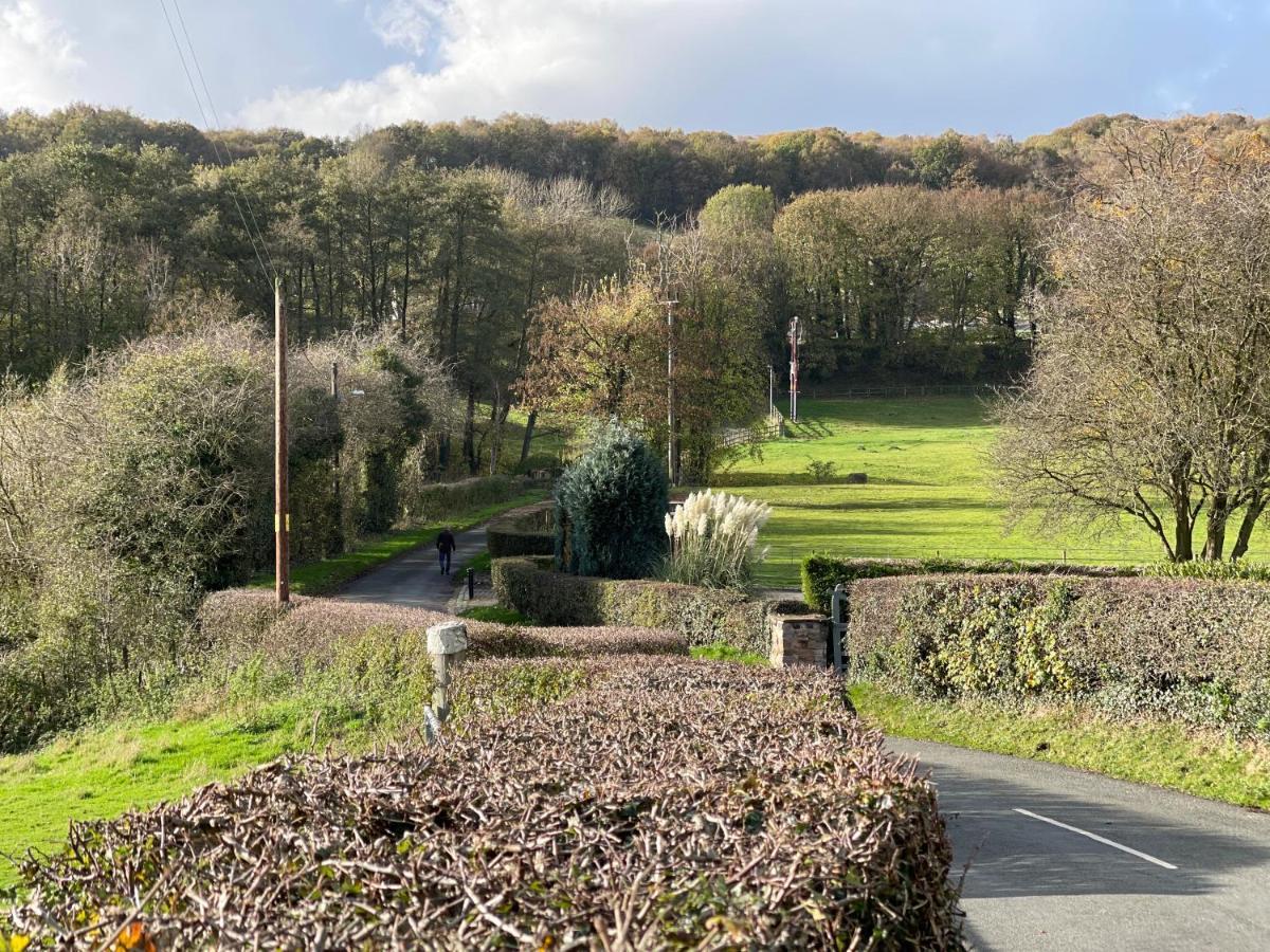 Tollgate House - Luxury Cozy Cottage - Huge Hot Tub - Alton Towers Cheadle  Kültér fotó