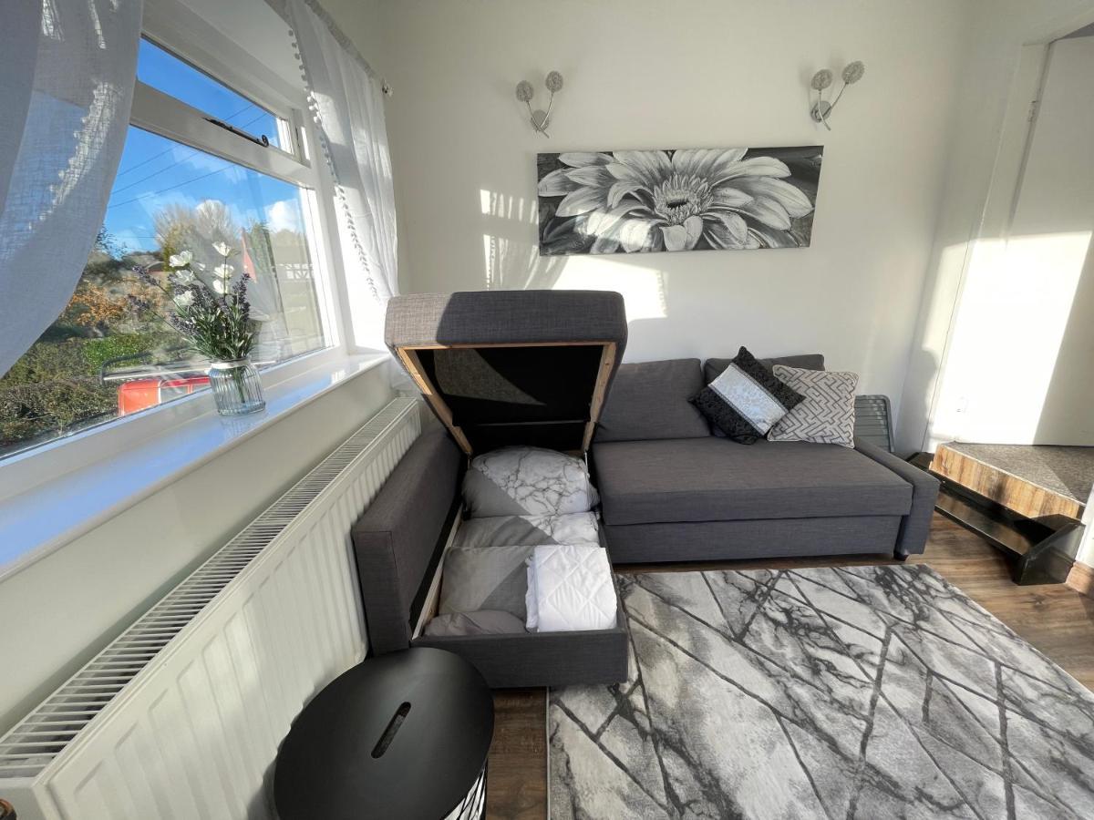 Tollgate House - Luxury Cozy Cottage - Huge Hot Tub - Alton Towers Cheadle  Kültér fotó