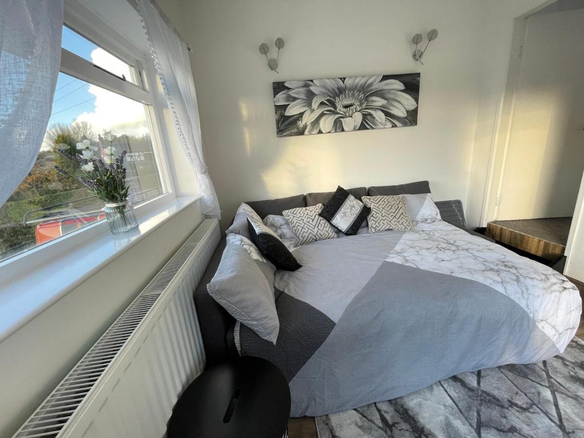 Tollgate House - Luxury Cozy Cottage - Huge Hot Tub - Alton Towers Cheadle  Kültér fotó
