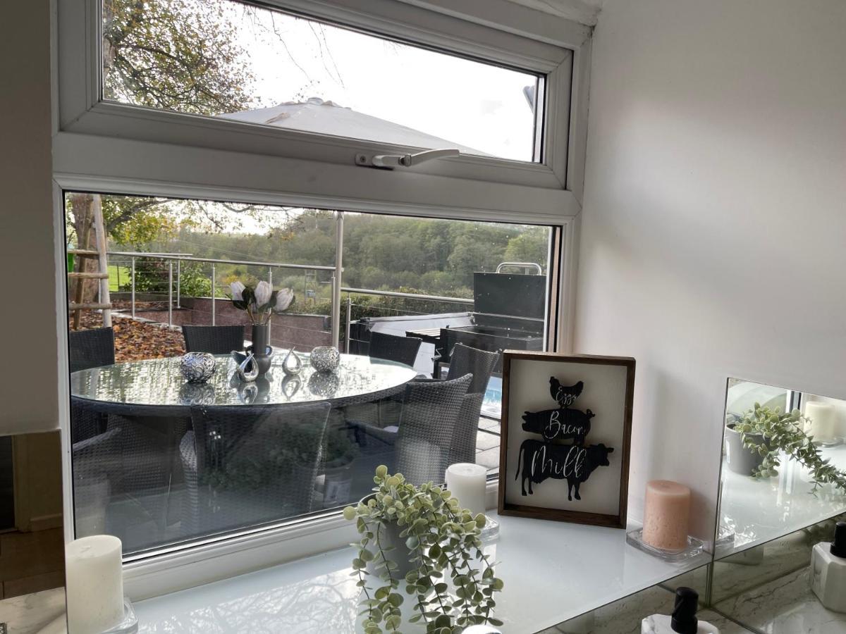 Tollgate House - Luxury Cozy Cottage - Huge Hot Tub - Alton Towers Cheadle  Kültér fotó