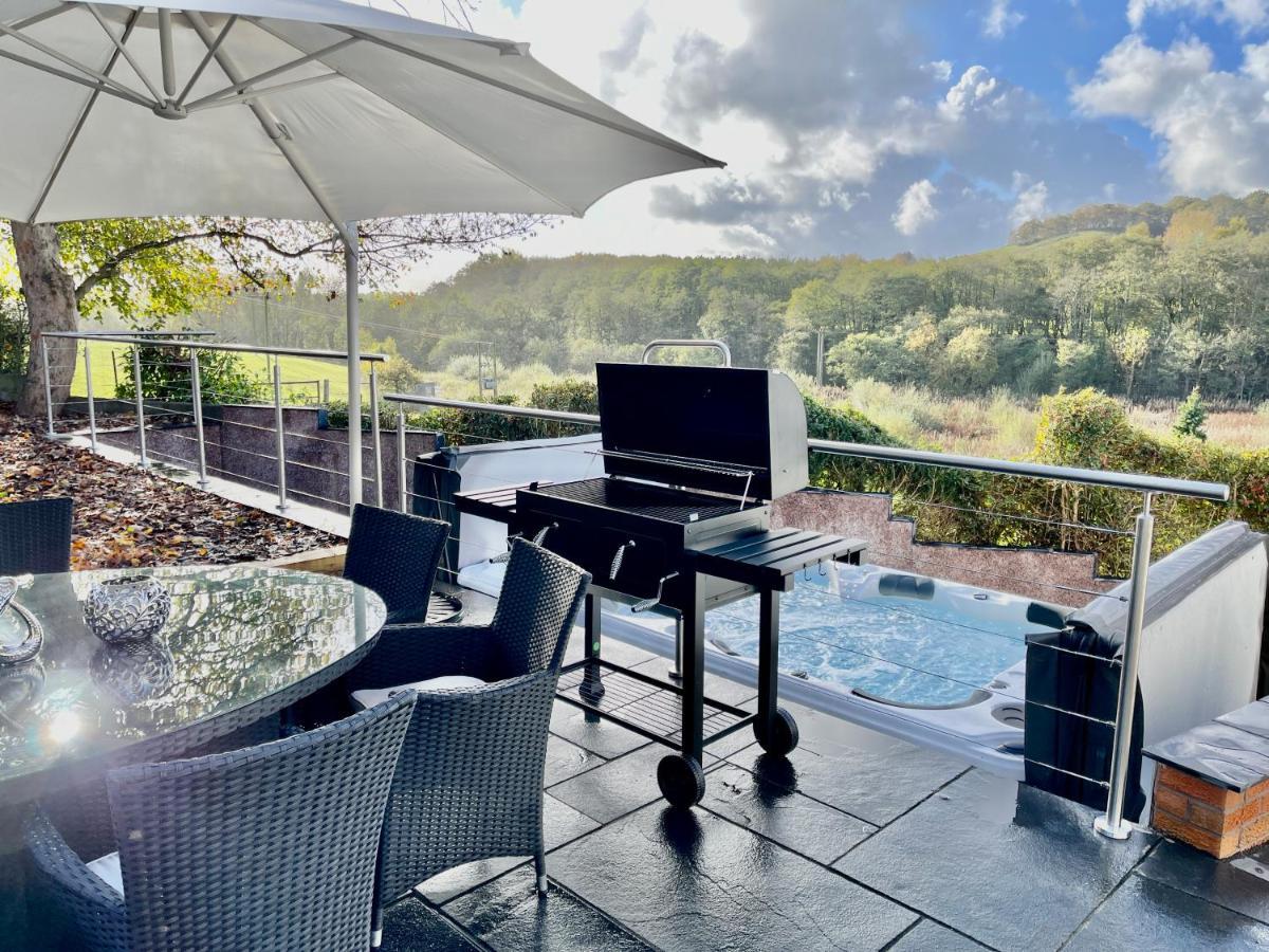Tollgate House - Luxury Cozy Cottage - Huge Hot Tub - Alton Towers Cheadle  Kültér fotó