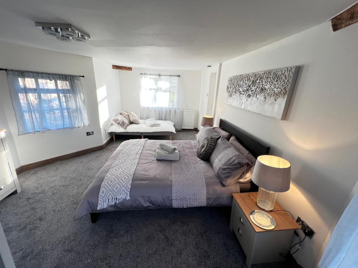 Tollgate House - Luxury Cozy Cottage - Huge Hot Tub - Alton Towers Cheadle  Kültér fotó