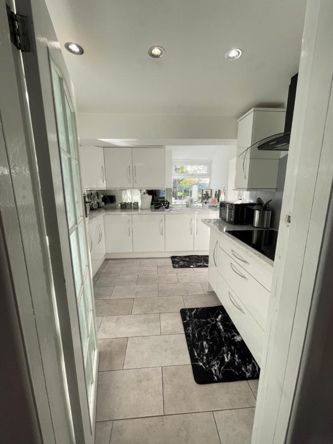 Tollgate House - Luxury Cozy Cottage - Huge Hot Tub - Alton Towers Cheadle  Kültér fotó